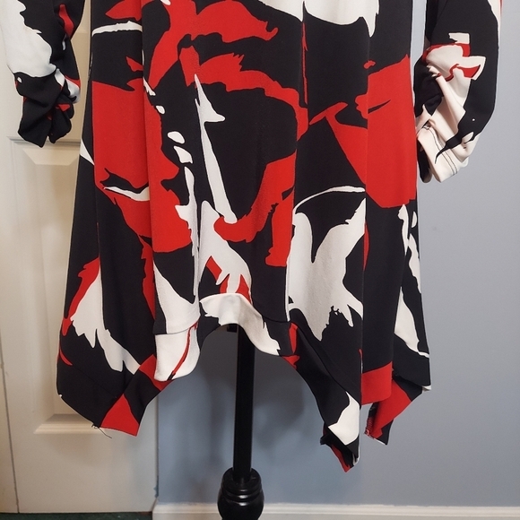 Premise Sharkbite Print Top/ Blouse Size Small - Picture 7 of 14